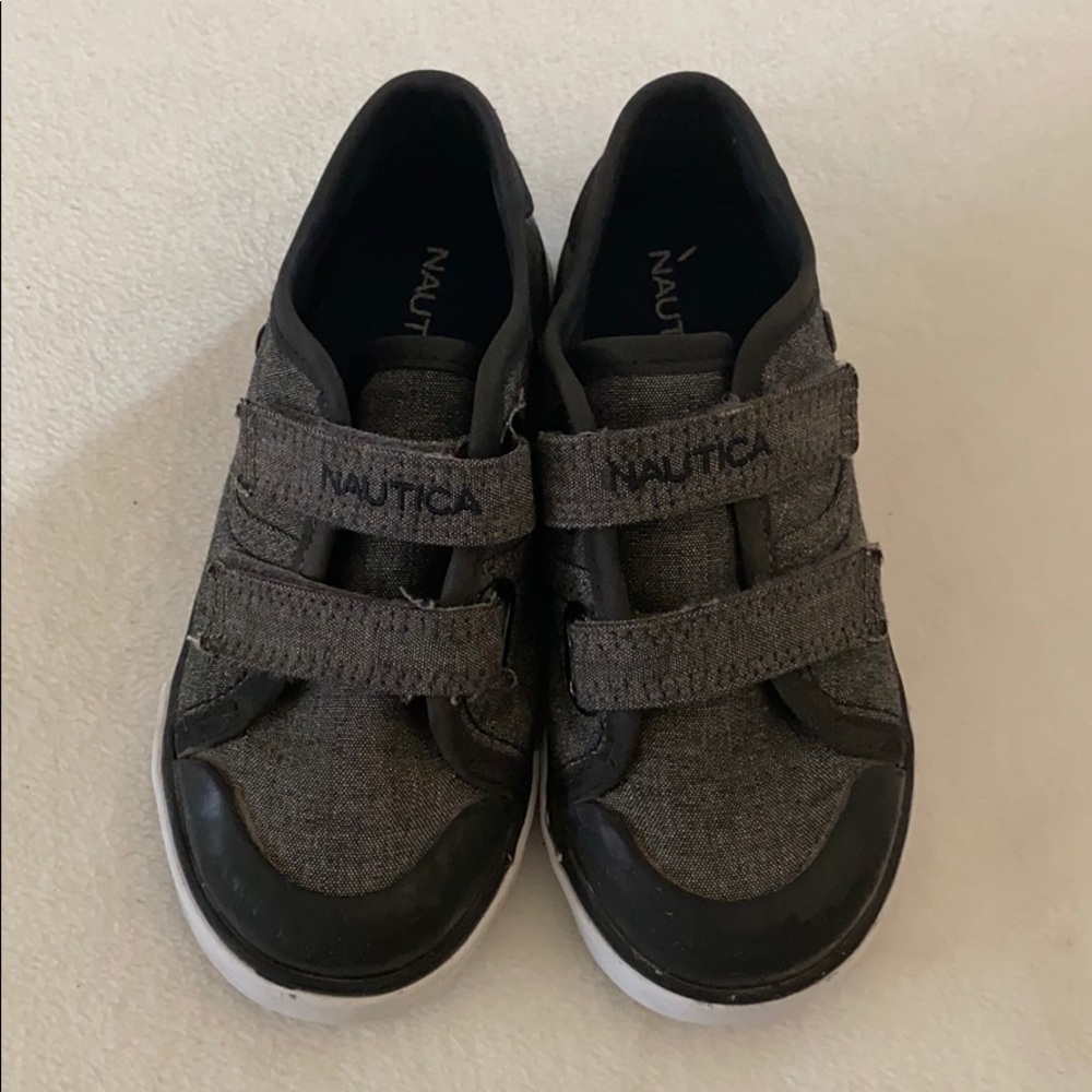 Preloved Nautica canvas shoes for toddler size 10
